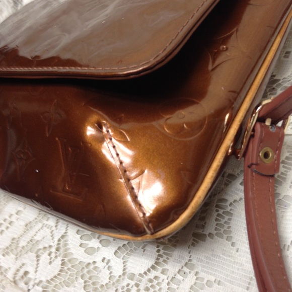 Louis Vuitton Bronze Vernis Shoulder-Crossbody - Picture 8 of 15